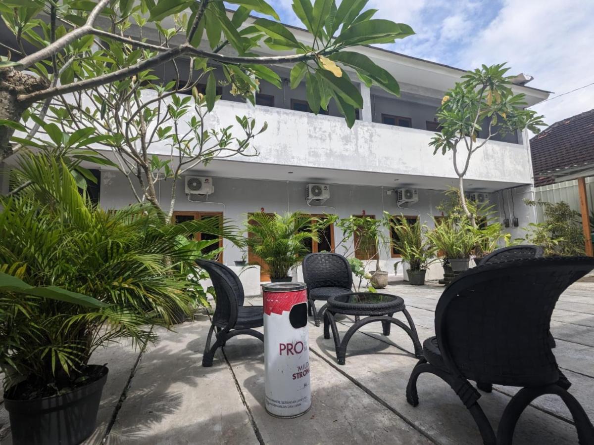 Rumah Pagar Merah Homestay Γιογκιακάρτα Εξωτερικό φωτογραφία