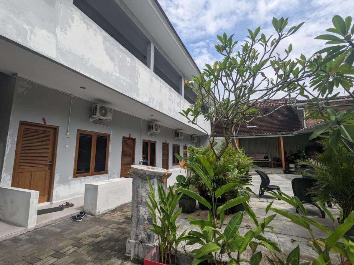 Rumah Pagar Merah Homestay Γιογκιακάρτα Εξωτερικό φωτογραφία
